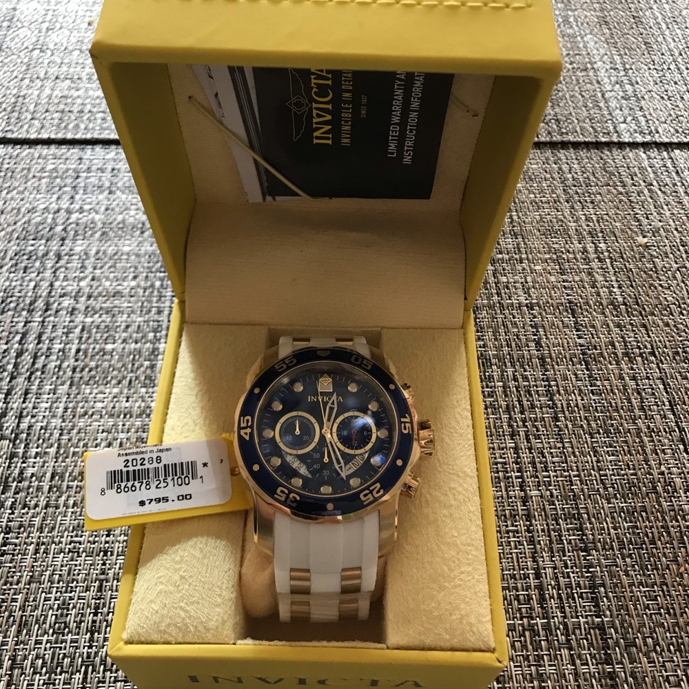 Invicta Men's Pro Diver SCUBA watch white silcone